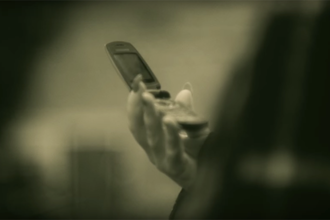 Em clipe de sua nova mÃºsica 'Hello', Adele usa um â€˜flip phone ...